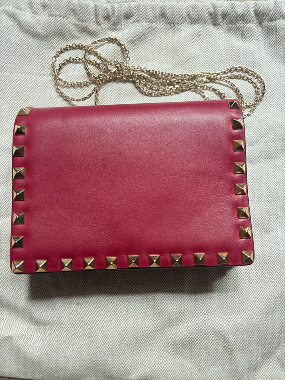 STUNNING Valentino Garavani Rockstud RED Leather Wallet or Crossbody w/Chain